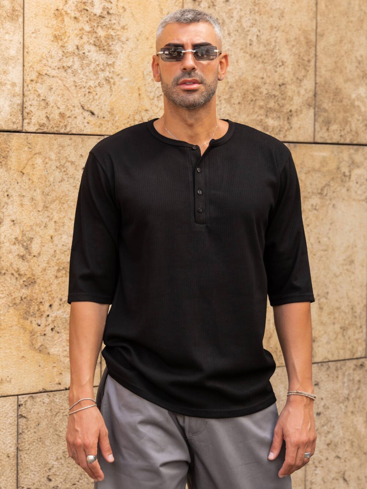 T-Shirt μαύρο 3/4 μανίκι σε άνετη γραμμή