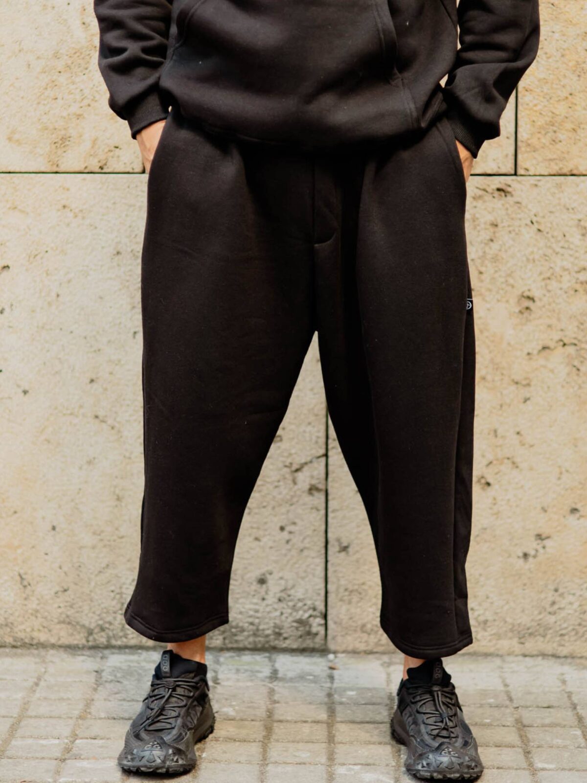 Φόρμα παντελόνι μαύρη japaneese σε oversized γραμμή