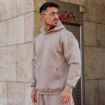 Φούτερ μόκα με κουκούλα σε oversized γραμμή