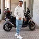 Φούτερ λευκό με στάμπα σε oversized γραμμή - Image 5