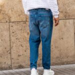 Τζιν σκούρο με φθορές σε άνετη γραμμή - Image 3