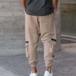 Φόρμα camel cargo σε άνετη γραμμή - Image 4