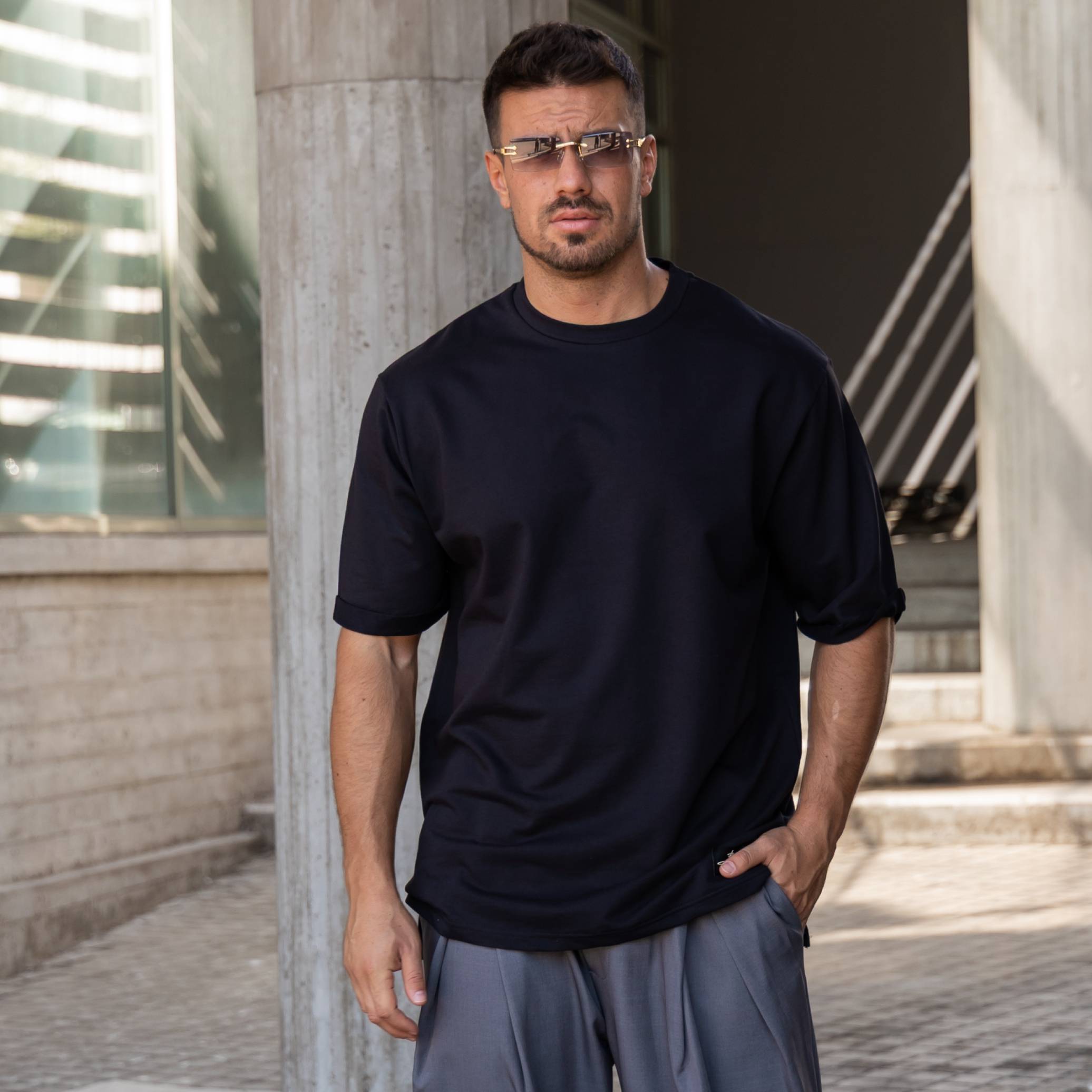 New Project - 2025-09-17T214003.996 T-Shirt μαύρο σε oversized γραμμή - Image 1