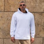 Φούτερ λευκή με κουκούλα με στάμπα σε oversized γραμμή - Image 3