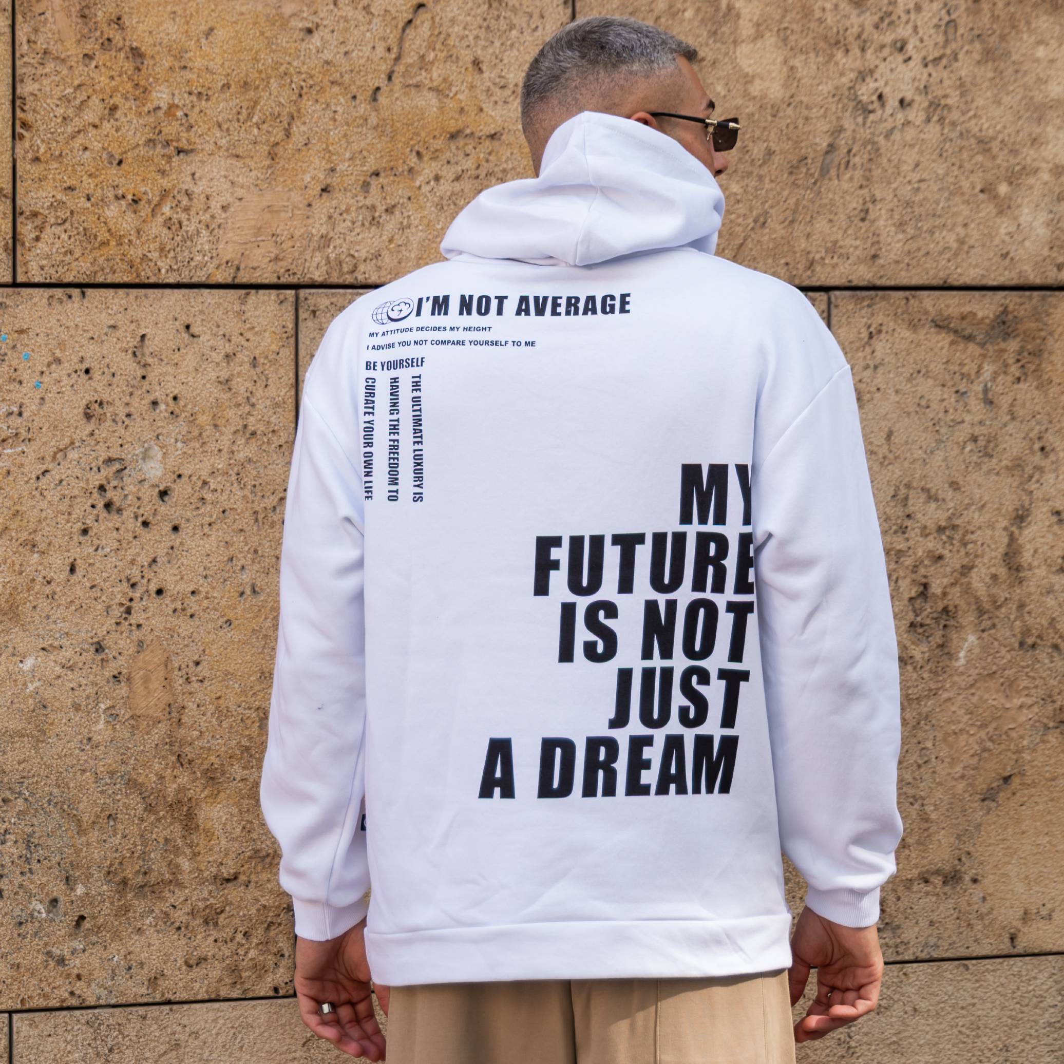 New Project - 2025-09-17T220324.744 Φούτερ λευκή με κουκούλα με στάμπα σε oversized γραμμή - Image 1