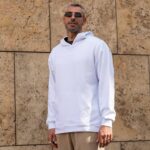 Φούτερ λευκή με κουκούλα με στάμπα σε oversized γραμμή - Image 2