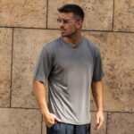 T-Shirt χακί σε oversized γραμμή