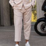 Σετ παντελόνι & πουκάμισο μπεζ suede σε άνετη γραμμή - Image 4