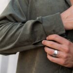 Σετ παντελόνι & πουκάμισο χακί suede σε άνετη γραμμή - Image 6