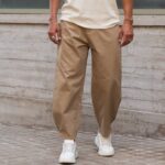 Παντελόνι μπεζ baggy σε άνετη γραμμή