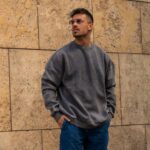 Φούτερ πετροπλυμένο με λαιμόκοψη σε oversized γραμμή - Image 3