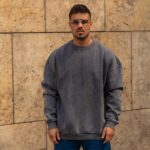 Φούτερ πετροπλυμένο με λαιμόκοψη σε oversized γραμμή
