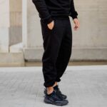 Φόρμα παντελόνι μαύρη με κορδόνι σε κανονική γραμμή - Image 2