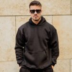 Φούτερ μαύρη με κουκούλα σε oversized γραμμή