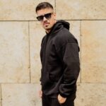 Φούτερ μαύρη με κουκούλα σε oversized γραμμή - Image 2