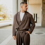 Σετ σακάκι καφέ & παντελόνι σε άνετη γραμμή - Image 3