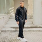 Σετ μαύρο πουκάμισο με φουλάρι & παντελόνι σε άνετη γραμμή - Image 2