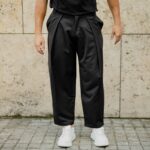 Παντελόνι μαύρο με πιέτες σε άνετη γραμμή - Image 2