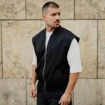 Αμάνικο γιλέκο σε μαύρο σε κανονική γραμμή