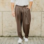 Παντελόνι καφέ baggy σε oversized γραμμή