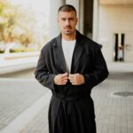Σετ σακάκι μαύρο & παντελόνι σε άνετη γραμμή - Image 4