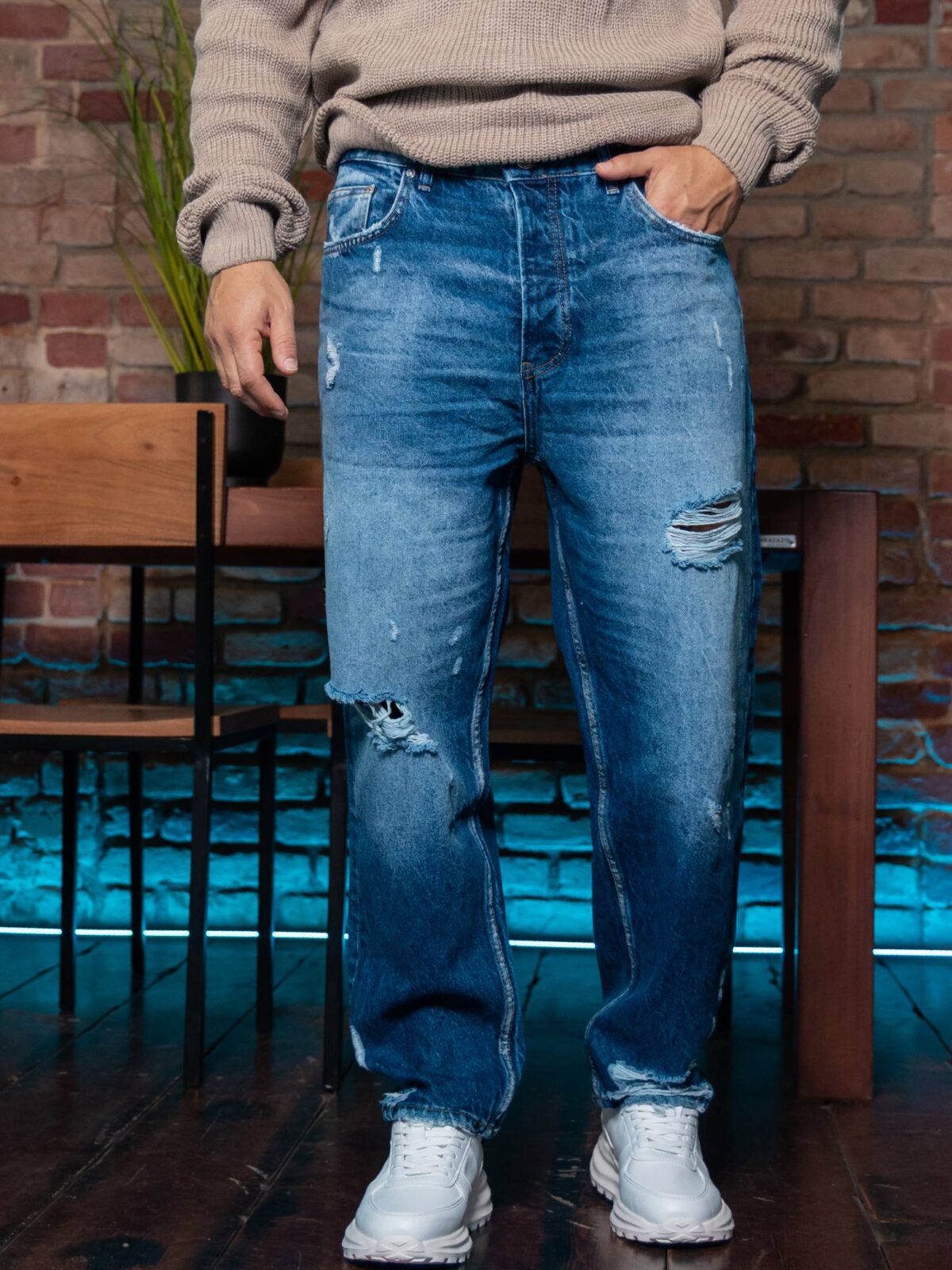 Τζιν με σκισίματα σε άνετη γραμμή