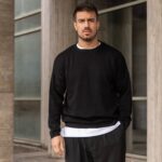 Μπλούζα πλεκτή μαύρη σε άνετη γραμμή