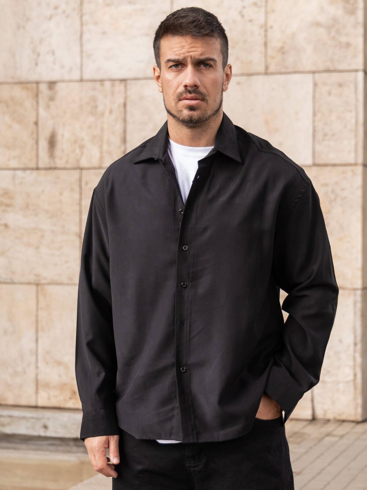 Πουκάμισο-ζακέτα μαύρο σε oversized γραμμή