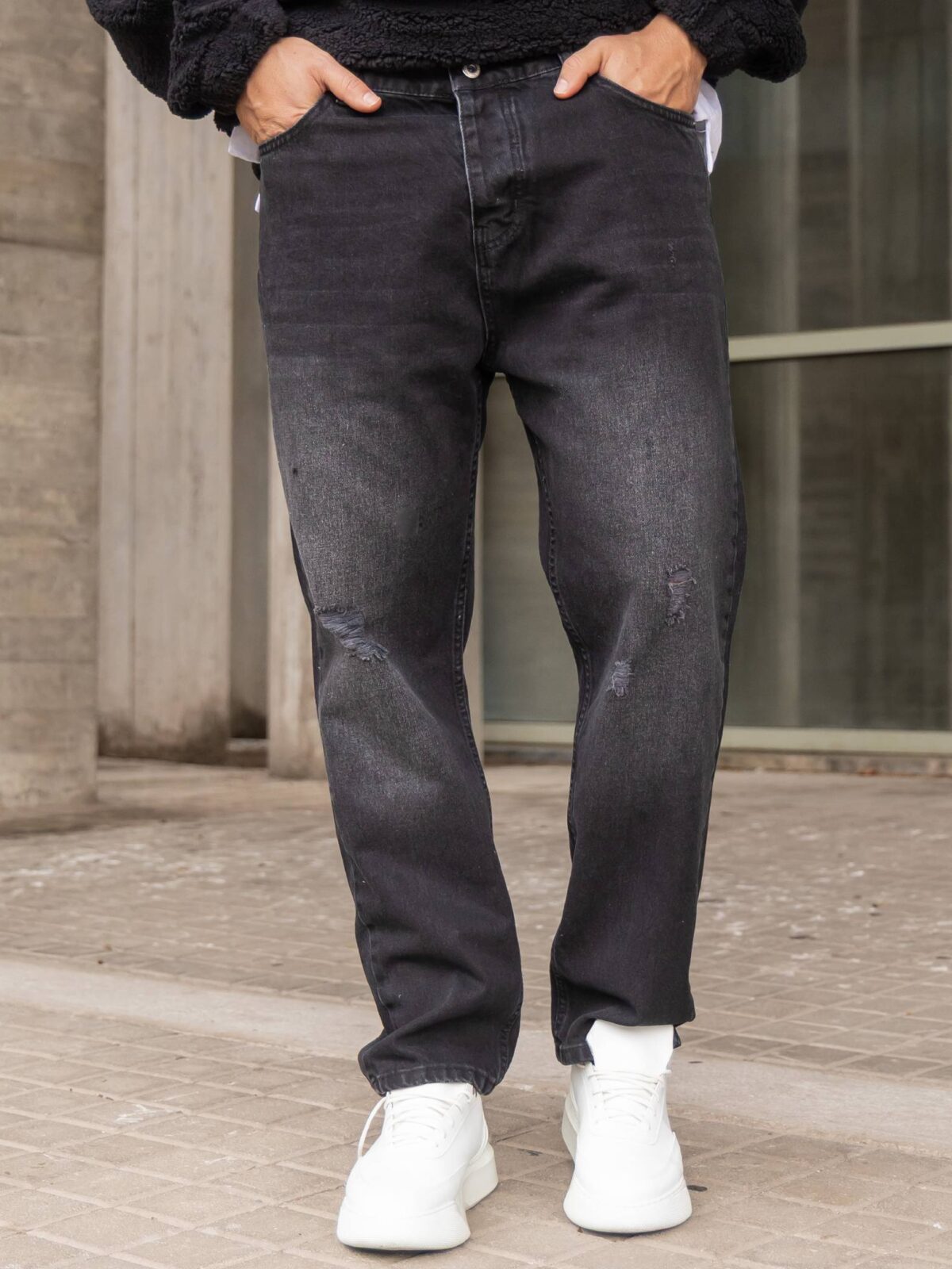 Τζιν μαύρο ξεβαμμένο σε άνετη γραμμή