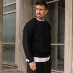 Μπλούζα πλεκτή μαύρη σε άνετη γραμμή - Image 2