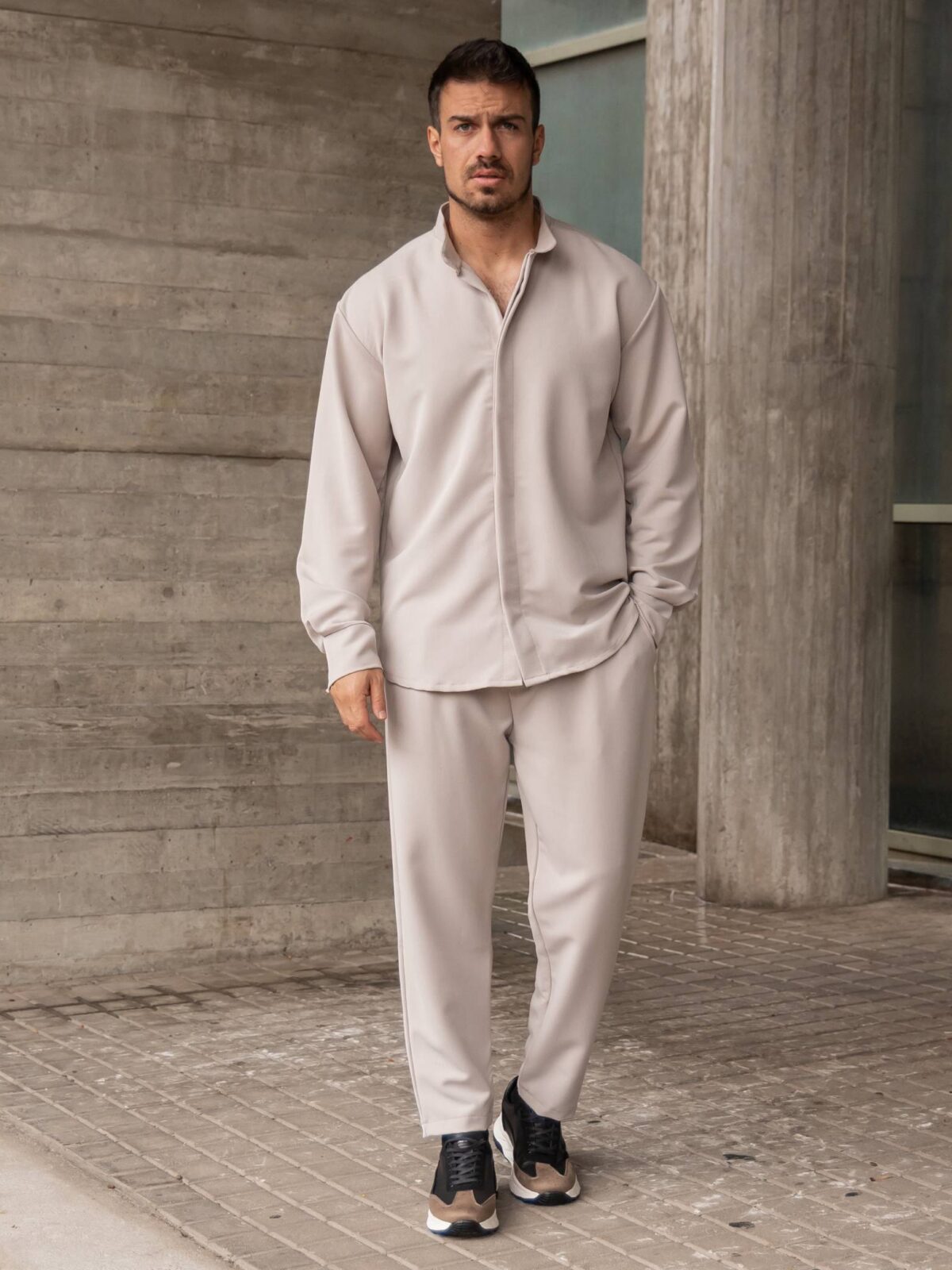 Σετ παντελόνι & πουκάμισο μαο μπεζ σε άνετη γραμμή