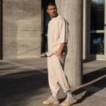 Σετ T-shirt & japaneese baggy φόρμα μπεζ σε oversized γραμμή - Image 2