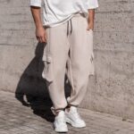 Φόρμα cargo μπεζ σε oversized γραμμή
