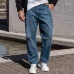 Τζιν με ίσια τσέπη και σκισίματα σε άνετη γραμμή