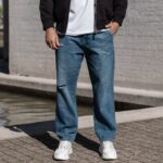 Τζιν με ίσια τσέπη και σκισίματα σε άνετη γραμμή - Image 2