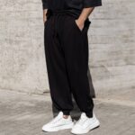 Φόρμα μαύρη με λάστιχο scratch σε oversized γραμμή - Image 2