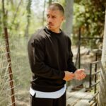 Φούτερ μαύρο με λαιμόκοψη σε oversized γραμμή - Image 3