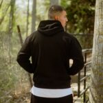 Φούτερ μαύρη με κουκούλα σε oversized γραμμή - Image 4