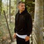 Φούτερ μαύρη με κουκούλα σε oversized γραμμή - Image 3