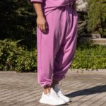 Σετ T-shirt & japaneese baggy φόρμα λιλά σε oversized γραμμή - Image 6