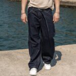 Τζιν baggy μπλε σκούρο με ζώνη σε oversized γραμμή