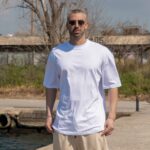 Σετ λευκό T-shirt & μπεζ  japaneese baggy φόρμα σε oversized γραμμή - Image 2