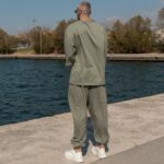 Σετ T-shirt & japaneese baggy φόρμα χακί σε oversized γραμμή - Image 3
