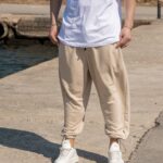 Σετ λευκό T-shirt & μπεζ  japaneese baggy φόρμα σε oversized γραμμή - Image 3