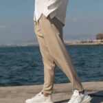 Παντελόνι μπεζ με πιέτες σε άνετη γραμμή - Image 3