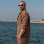Set πουκάμισο με βερμούδα κεραμιδί σε άνετη γραμμή - Image 4