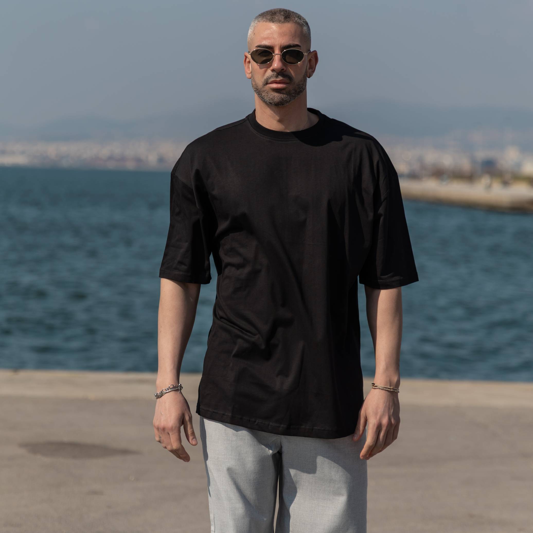 Νέο έργο - 2026-03-16T151354.324 T-shirt μπλούζα μαύρη σε oversized γραμμή - Image 1