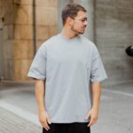 T-shirt γκρι σε oversized γραμμή
