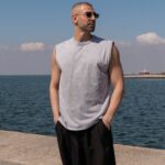 T-shirt αμάνικο πετροπλυμένο γκρι ανοιχτό σε άνετη γραμμή - Image 2