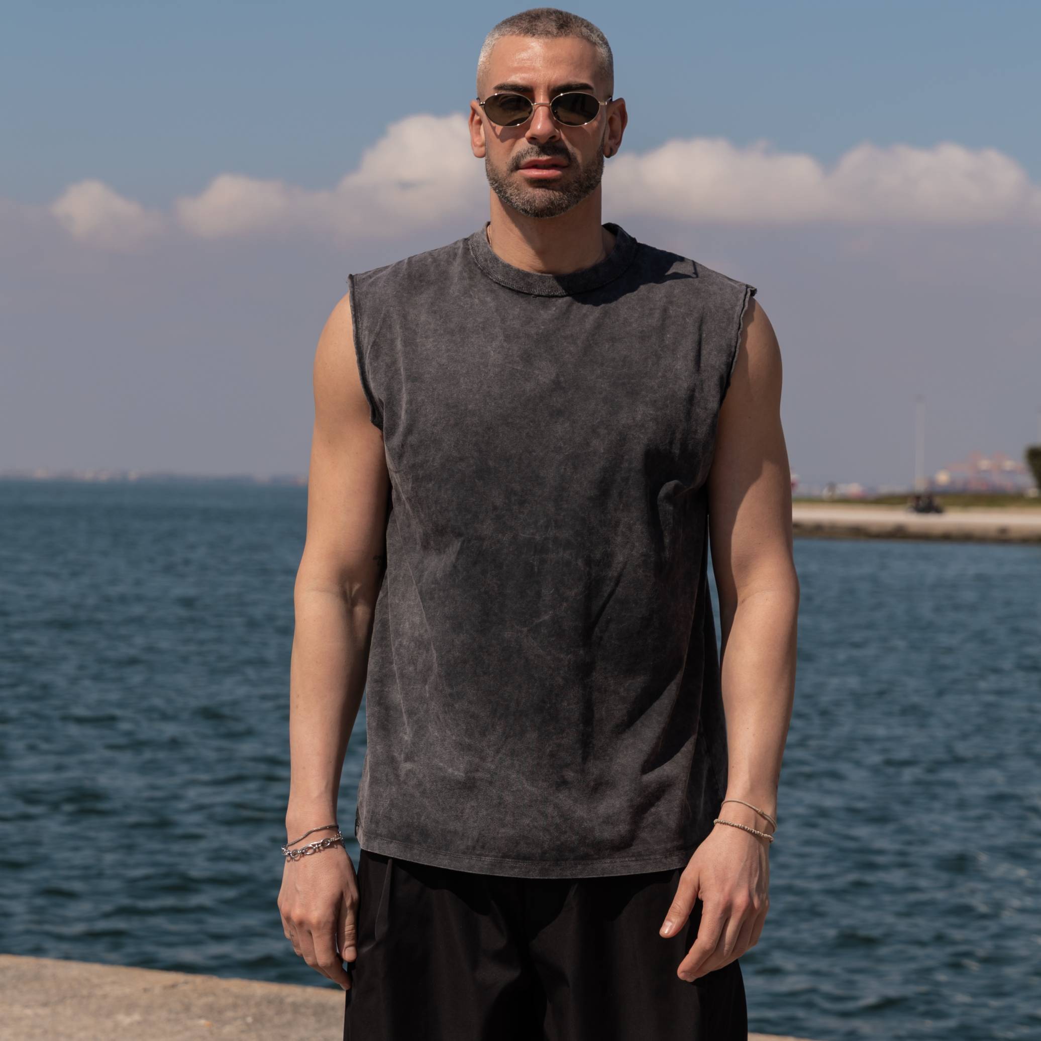 Νέο έργο (75) T-shirt αμάνικο πετροπλυμένο γκρι σε άνετη γραμμή - Image 1